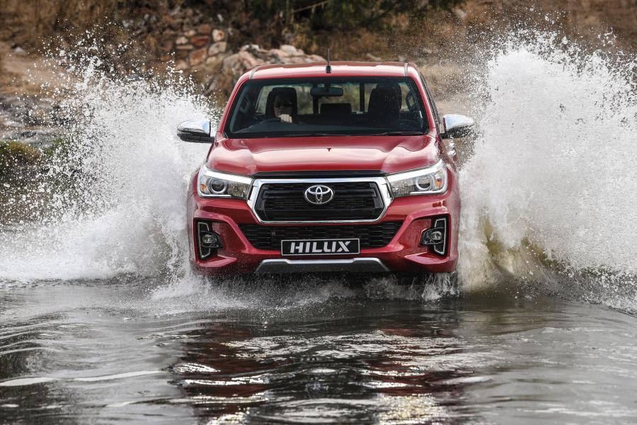  Toyota Hilux 4x4 Raider Double Cab 2018 года  (ZA) (фото 23 из 40)